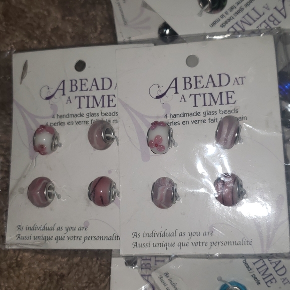 A Bead At A Time Lot of 100+ Beads - Picture 2 of 4